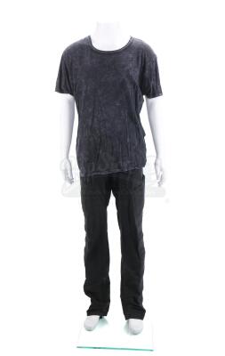 Lot # 141 - The Divergent Series: Insurgent (2015): Eric's Simulation Box Finding T-Shirt and Pants