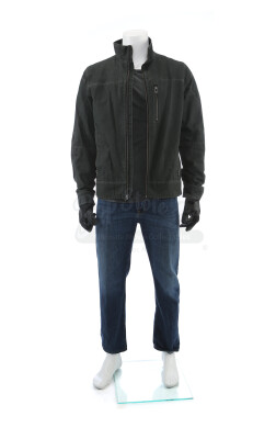 Lot # 13: Matt's (Josh Brolin) Isabel Kidnapping Costume