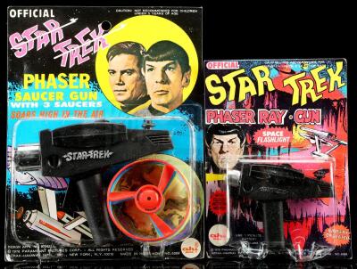 Lot # 637: Star Trek Phaser Toy Set MOC