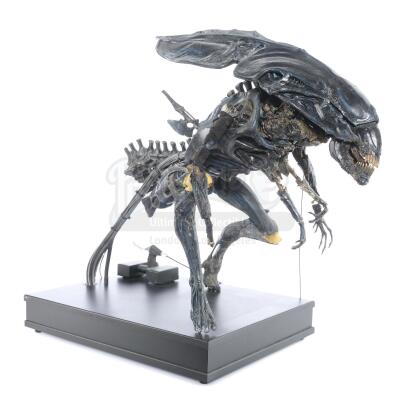 Lot #28 - ALIENS (1986) - Xenomorph Queen Model Miniature Puppet