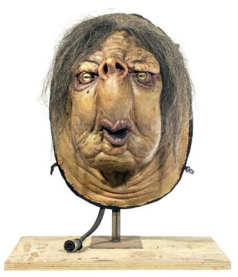 Lot #337 - HITCHHIKER'S GUIDE TO THE GALAXY, THE (2005) - Animatronic Vogon Head Display